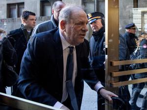 Für kommenden Mittwoch sei eine Anhörung von Harvey Weinstein im Gericht von Manhattan angesetzt, teilte die Staatsanwaltschaft am Freitagabend (Ortszeit) mit.