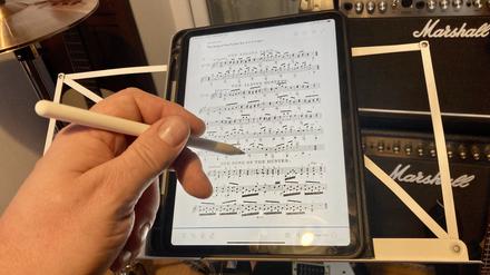 Die App Enote ermöglicht es Musikern, Noten auf einem Tablet anzuzeigen und zu editieren. Große Blättersammlungen sollen überflüssig werden. 