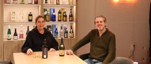 Ilka und Kai Fryder verkaufen japanische Spirituosen an die Gastronomie und Online-Kunden. Jetzt eröffnen sie in Wilmersdorf ein Ladengeschäft.
