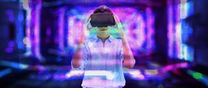 Im Internet gibt es immer neue Dimensionen, die man mit VR-Brillen erkunden kann. Für die Programmierung dieser Räume braucht es Fachkräfte.