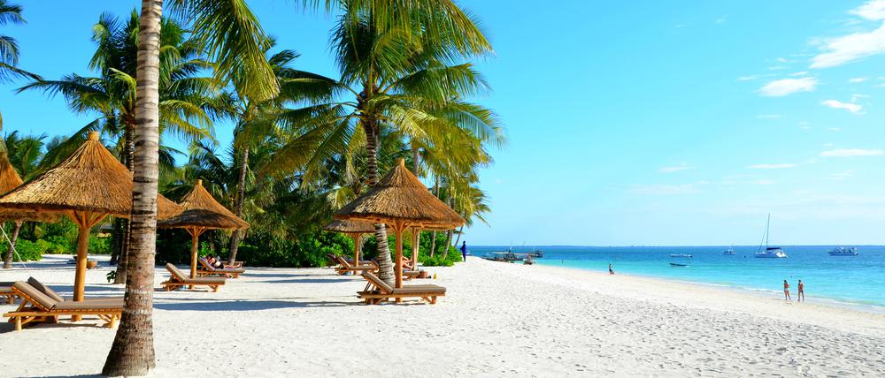 Traumziel Sansibar: Am Strand des Luxushotels Zuri Zanzibar gibt es kein Gedränge. Das ist nicht überall auf der Insel so.