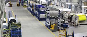 Die Produktionshalle von Orafol am Hauptsitz in Oranienburg. 