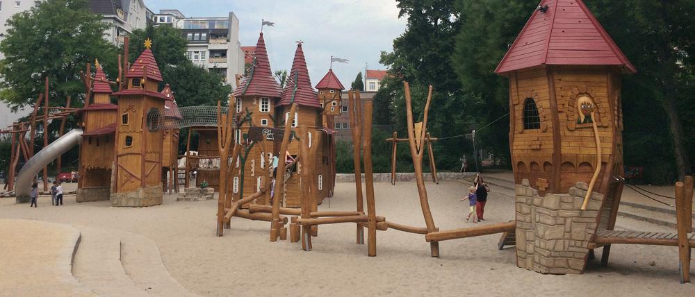 Schöner Spielen. Dieser Spielplatz liegt im Heinrich-Lassen-Park in Berlin-Schöneberg.