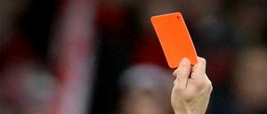 Rote Karte im Fußball. 