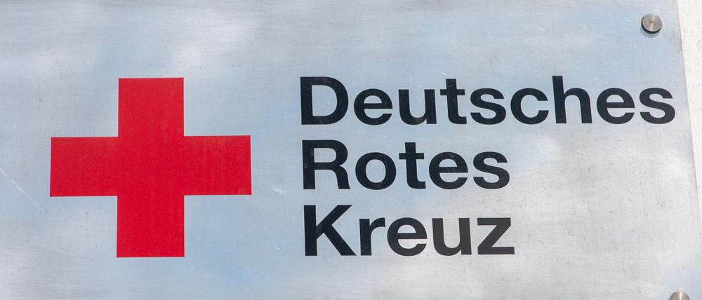«Deutsches Rotes Kreuz» ist auf einem Schild zu lesen. 