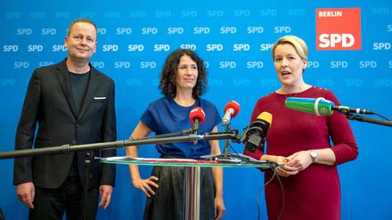 Drei für Berlin: SPD-Chefin Franziska Giffey (rechts) und ihre designierten Stellvertreter:innen Bettina Jarasch (Grüne) und Klaus Lederer (Die Linke). 