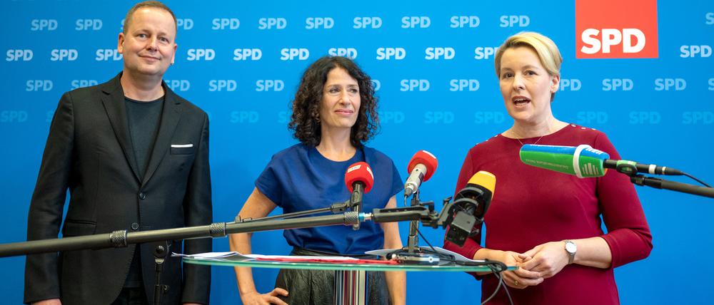 Drei für Berlin: SPD-Chefin Franziska Giffey (rechts) und ihre designierten Stellvertreter:innen Bettina Jarasch (Grüne) und Klaus Lederer (Die Linke). 