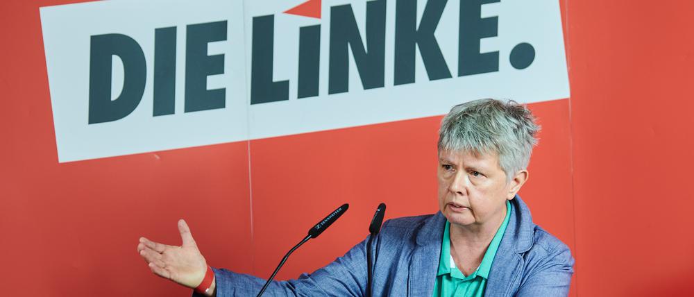 Katina Schubert, Landesvorsitzende der Partei Die Linke in Berlin, spricht auf dem digitalen Parteitag ihrer Partei. Die Partei berät den Koalitionsvertrag mit SPD und Grünen in der Stadt. Die Entscheidung über eine Zustimmung wird bis 17. Dezember per Mitgliederentscheid getroffen. +++ dpa-Bildfunk +++