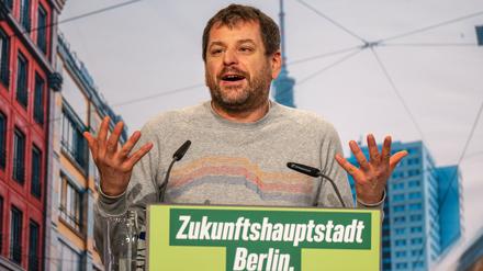 Werner Graf, Co-Landesvorsitzender der Berliner Grünen, spricht bei dem zum größten Teil digital abgehaltenen Parteitag von Bündnis 90/Die Grünen Berlin. Auf der Tagesordnung der Landesdelegiertenkonferenz steht die Abstimmung über den Koalitionsvertrag und über die neuen Landesvorsitzenden. +++ dpa-Bildfunk +++