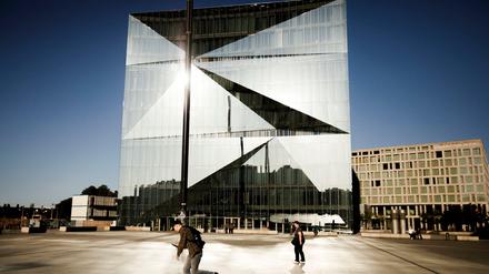 Cube am Hauptbahnhof - Bürohaus vollgestopft mit Technik.