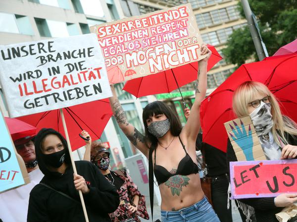 Protest vorm Bundesrat. Anfang Juli demonstrierten Sexarbeitende gegen die Corona-Beschränkungen. 