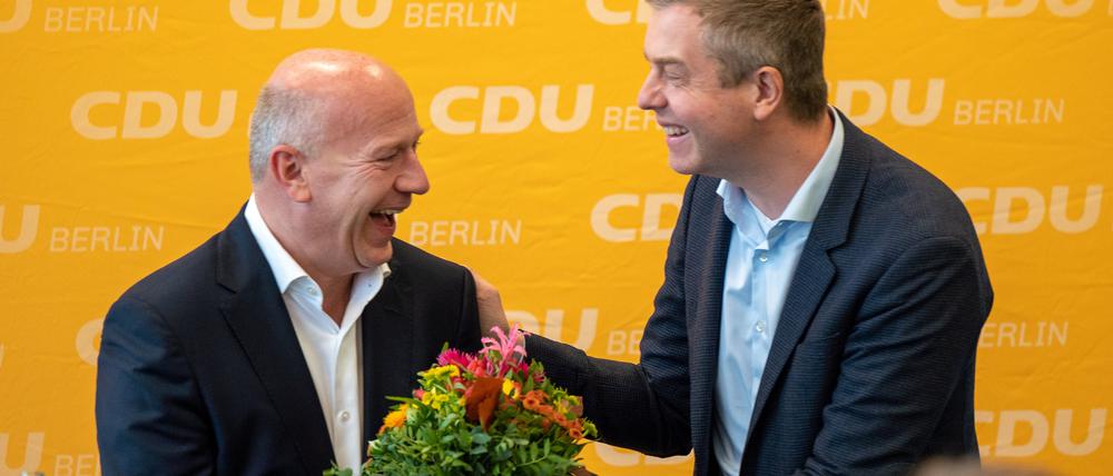 CDU-Spitzenkandidat Kai Wegner (l.) – hier mit Generalsekretär Stefan Evers – ist bei der Berlin-Wahl ein echtes Kunststück gelungen.