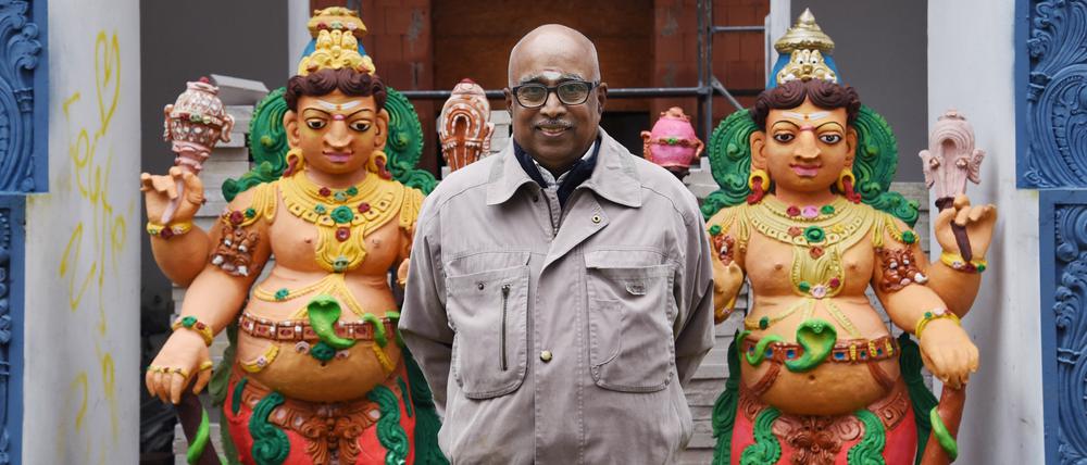 Vilwanathan Krishnamurthy auf der Baustelle vom Sri Ganesha Hindu Tempel in der Hasenheide 106 in Berlin-Kreuzberg, aufgenommen am 5. November 2021.