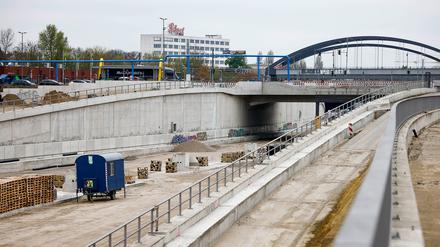 Schneise durch die Stadt: Bauarbeiten zum Weiterbau Autobahn A100 in Neukölln. 