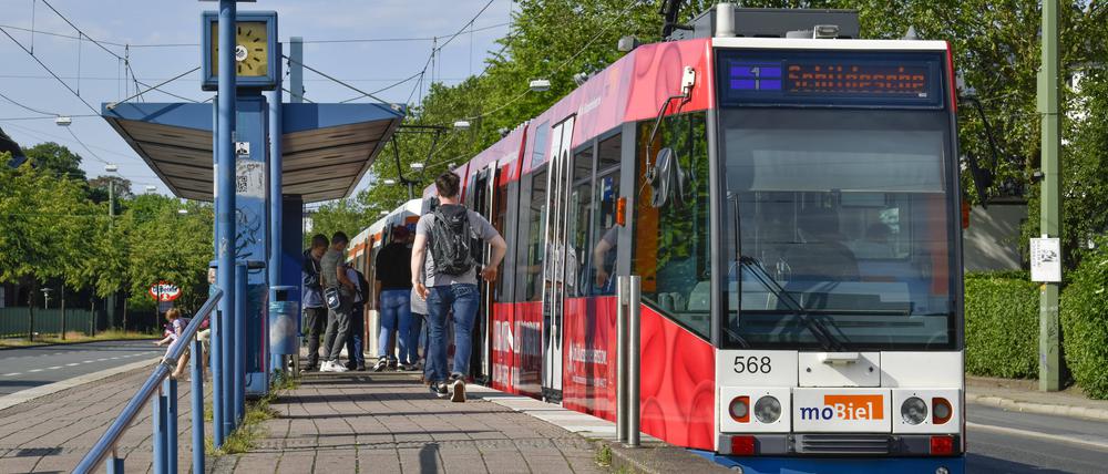 Bielefelder Pilotprojekt. Für 12,50 Euro im Monat – statt regulär 62 Euro – können Neumieter so oft mit Bussen und Bahnen fahren, wie sie mögen.