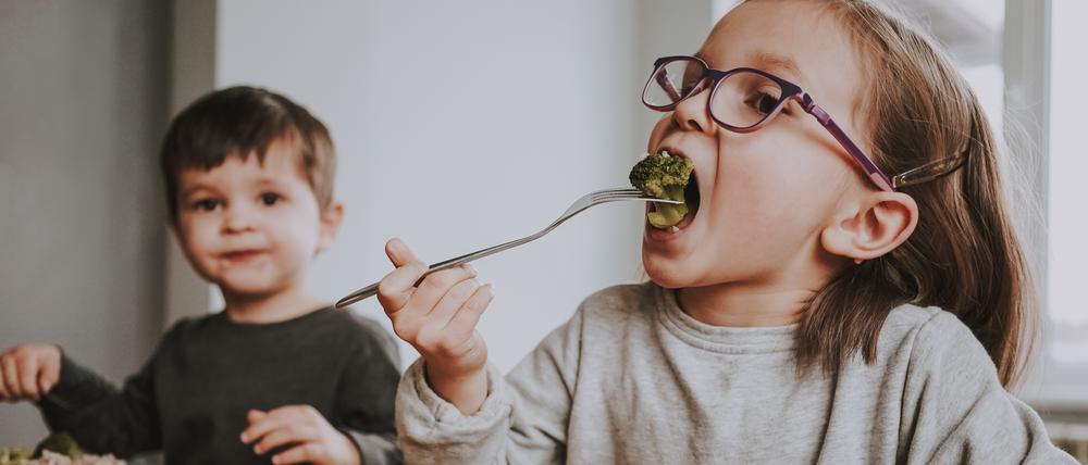 Gesundes Gemüse. Brokkoli kann auch Kindern schmecken.
