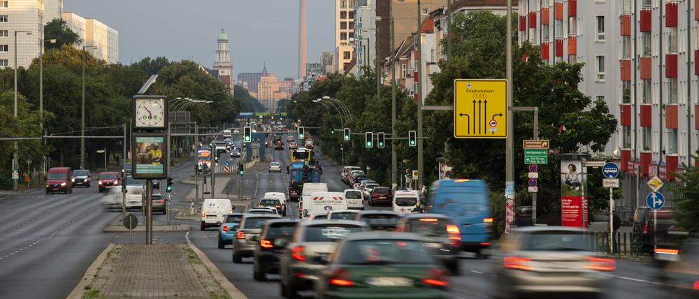 Auf Berlins Straßen präsent: Tausende Mietwagen führen über Uber, Freenow oder Bolt vermittelte Fahrten in der Stadt durch.