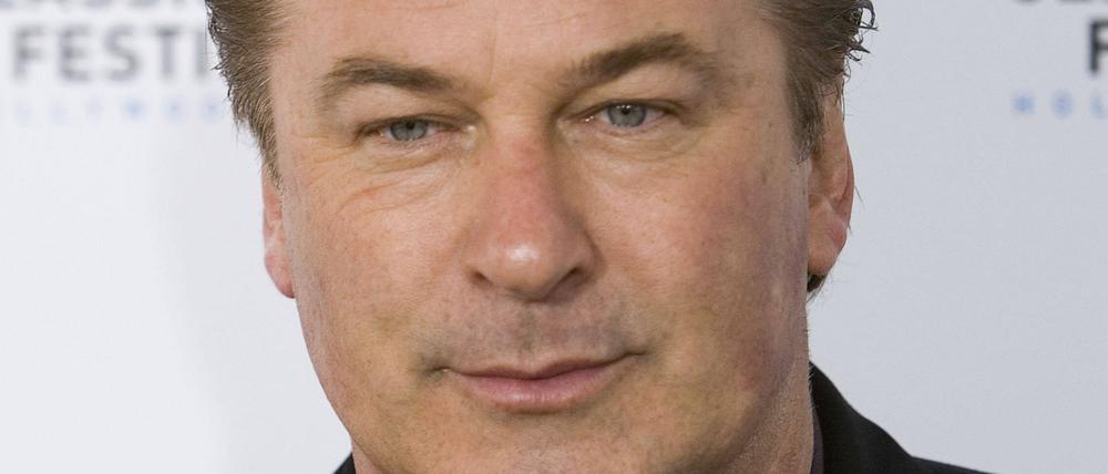 October 21, 2021, Los Angeles, California, USA: Alec Baldwin shoots prop gun, killing 1, injuring another on set of Rust.  FILE PHOTO: Actor Alec Baldwin attends the TCM Classic Film Festival screening of a A Star Is Born at Grauman s Chinese Theater on Thursday April 22, 2010 in Hollywood, California. /PI Los Angeles USA - ZUMAp124 20211021_zaa_p124_001 Copyright: xJAVIERxROJASx 