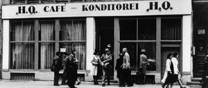 Staatliches Café. Ende der 40er/Anfang der 50 Jahre sollte mit Gründung der staatlichen Handelsorganisation HO die Versorgung im Osten verbessert werden.