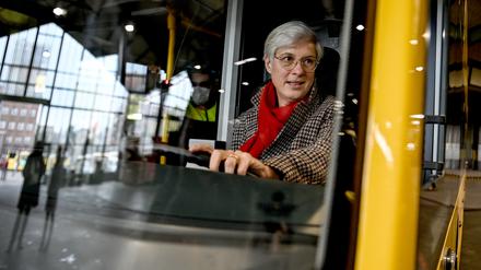 Eva Kreienkamp (59), seit Oktober 2020 BVG-Chefin, will mit dichteren Fahrtakten zu mehr Attraktivität des Nahverkehrs beitragen.