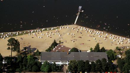 Früher durfte einfach jede rein: Strandbau Grünau von oben (2001).