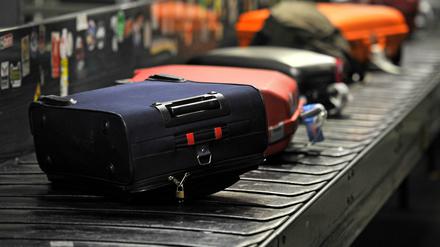 Schreck am Gepäckförderband: Mein Koffer fehlt! Was soll man in solch einem Fall tun?