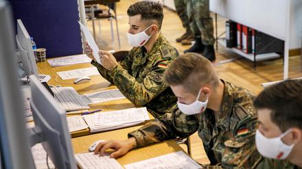 Bundeswehrsoldaten könnten bald wieder gebraucht werden bei der Nachverfolgung von Infektionsketten. 