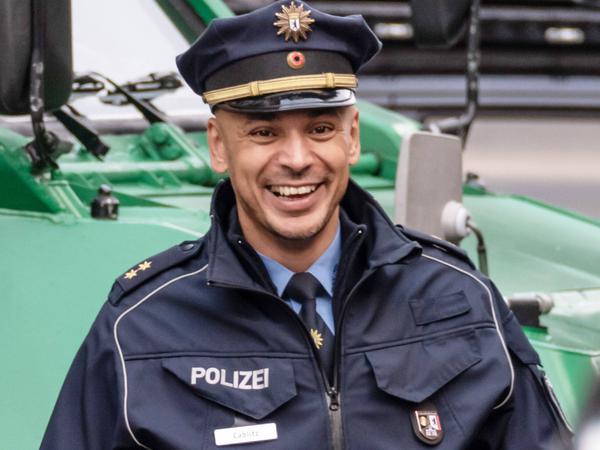 Thilo Cablitz als Sprecher der Polizei Berlin bei einem Einsatz.