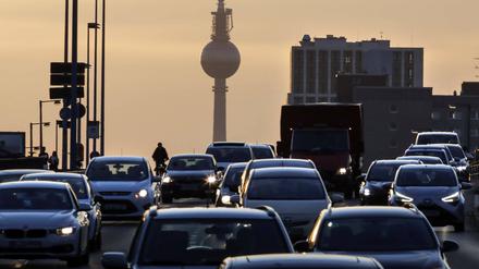 Hunderttausende sind täglich per Auto in Berlin unterwegs. Vor allem, weil sie es schon immer so gemacht haben, sagt Meike Jipp. 