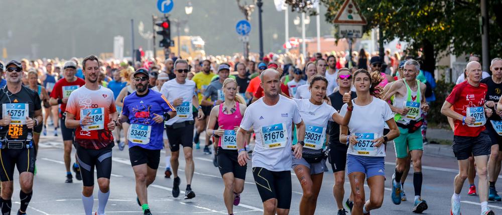 Rund 25.000 Läufer:innen starteten beim Berlin-Marathon.