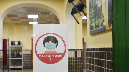 Maskenpflicht im Schulgebäude. Für die Schülerinnen und Schüler der Tempelhofer Johanna-Eck-Schule längst Alltag.
