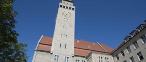 Im Rathaus Neukölln trifft sich die Bezirksverordnetenversammlung - manchmal auch mehrmals im Monat.