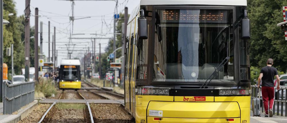 Metro-Tram auf Prenzlauer Allee.