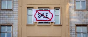 Zu verkaufen: Viele Wohnungen in Berlin sind auf dem Markt, zum Verdruss der Mieter.
