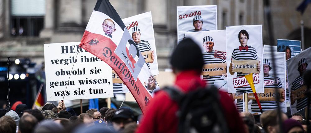 Demonstration gegen das reformierte Infektionsschutzgesetz von Corona-Skeptikern in Berlin Ende November 2021.