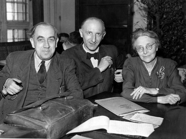 Ernst Reuter, Otto Suhr, Louise Schröder (von links nach rechts) waren alle mal Regierende Bürgermeister. Louise Schröder wurde jedoch nie gewählt