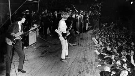 Legendäres Konzert: Am 15. September 1965 spielten die Stones in der Waldbühne vor mehr als 20.000 Fans. Nach dem Auftritt kam es zu einer erbitterten Schlacht zwischen Publikum und Polizei. Es gab Dutzende Verletzte. Die Waldbühne wurde stark verwüstet, zahlreiche S-Bahn-Waggons demoliert. 