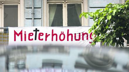 Bis zu 150.000 Berliner Mieterinnen und Mietern droht eine Mieterhöhung, weil die Inflation steigt 