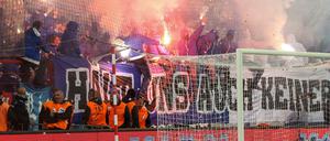 Union gegen Hertha: Pyros im Fanblock