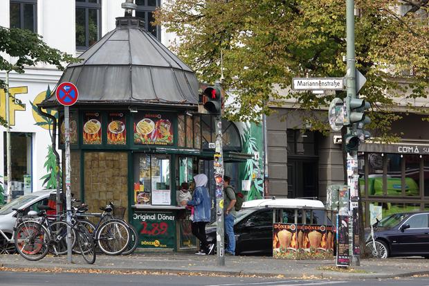 Seit fast 120 Jahren steht der Kiosk auf dem Heinrichplatz, er war auch schonmal ein Döner-Imbiss.