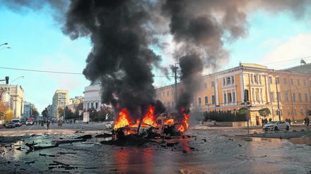 Autos brennen in Kiew.