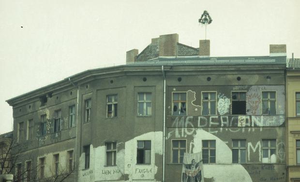 Besetzte Häuser gehören in den 70er und 80er Jahren rund um den Heinrichplatz zum Stadtbild. 