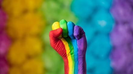 Gemeinsam stark. Queere Menschen werden wegen ihrer sexuellen Orientierung häufiger angegriffen.
In Kursen lernen sie, wie sie für sich und andere einstehen können.