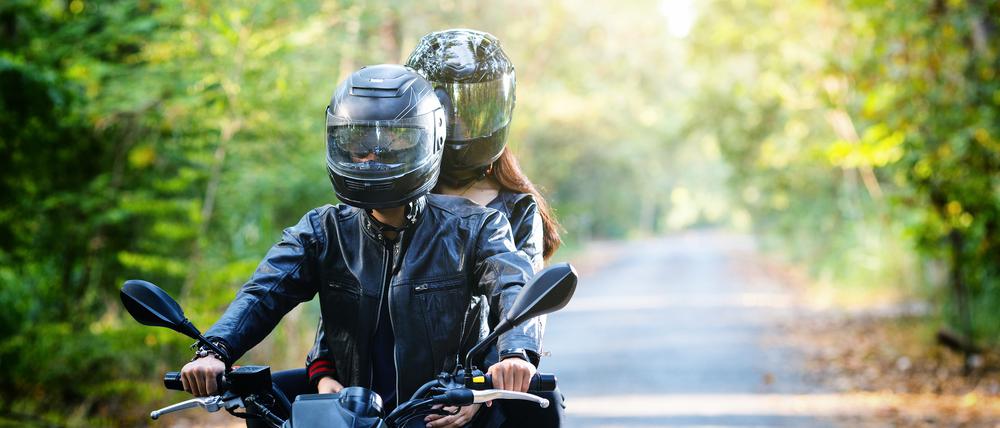 So offensichtlich wie dieses Paar teilen auch David und Sabine ihre Leidenschaft für Motorräder.