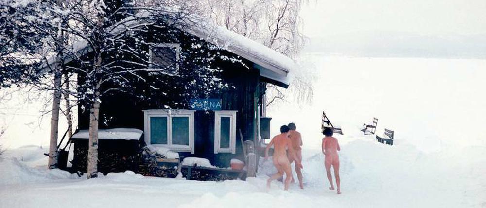 Der nackte Wahnsinn. Die Finnen lieben ihre Saunen, der Kontrast zwischen Hitze und anschließender Abkühlung soll das Immunsystem stärken.