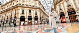 Alle auf Abstand. Nicht nur die Einkaufspassagen sind in Italien derzeit verwaist, hier ein Foto aus Mailand. 