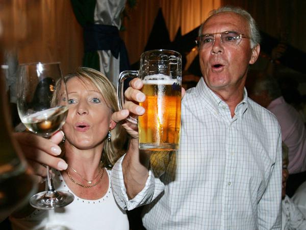 Heidi und Franz Beckenbauer kamen sich bei einer Weihnachtsfeier näher.