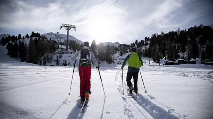 Für das Skitouring braucht es nicht viel. Ohne Skiurlaub kann es zur echten Alternative werden.