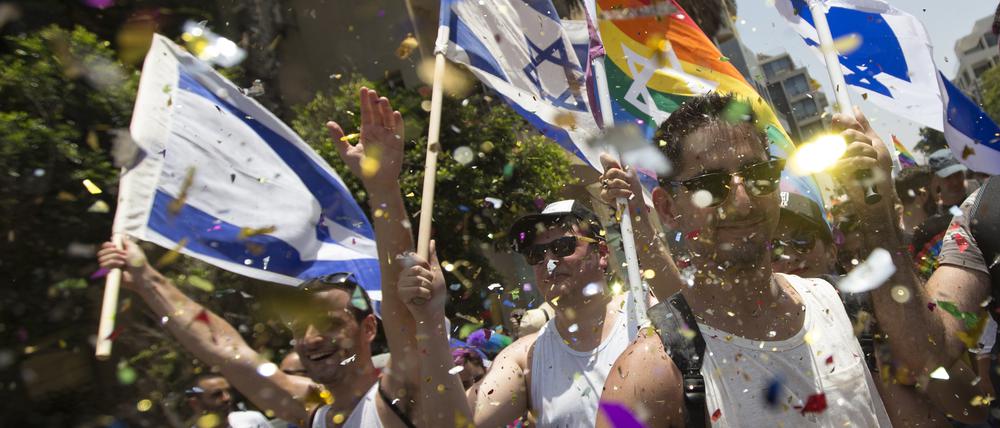Israelis und Touristen während der Gay Pride Parade in Tel Aviv.