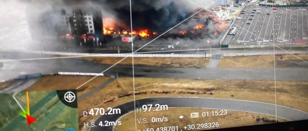Von ukrainischen Sicherheitskräften zur Verfügung gestelltes Bild zeigt ein gesprengtes Gebäude in der Nähe des Stadtrandes von Kiew.